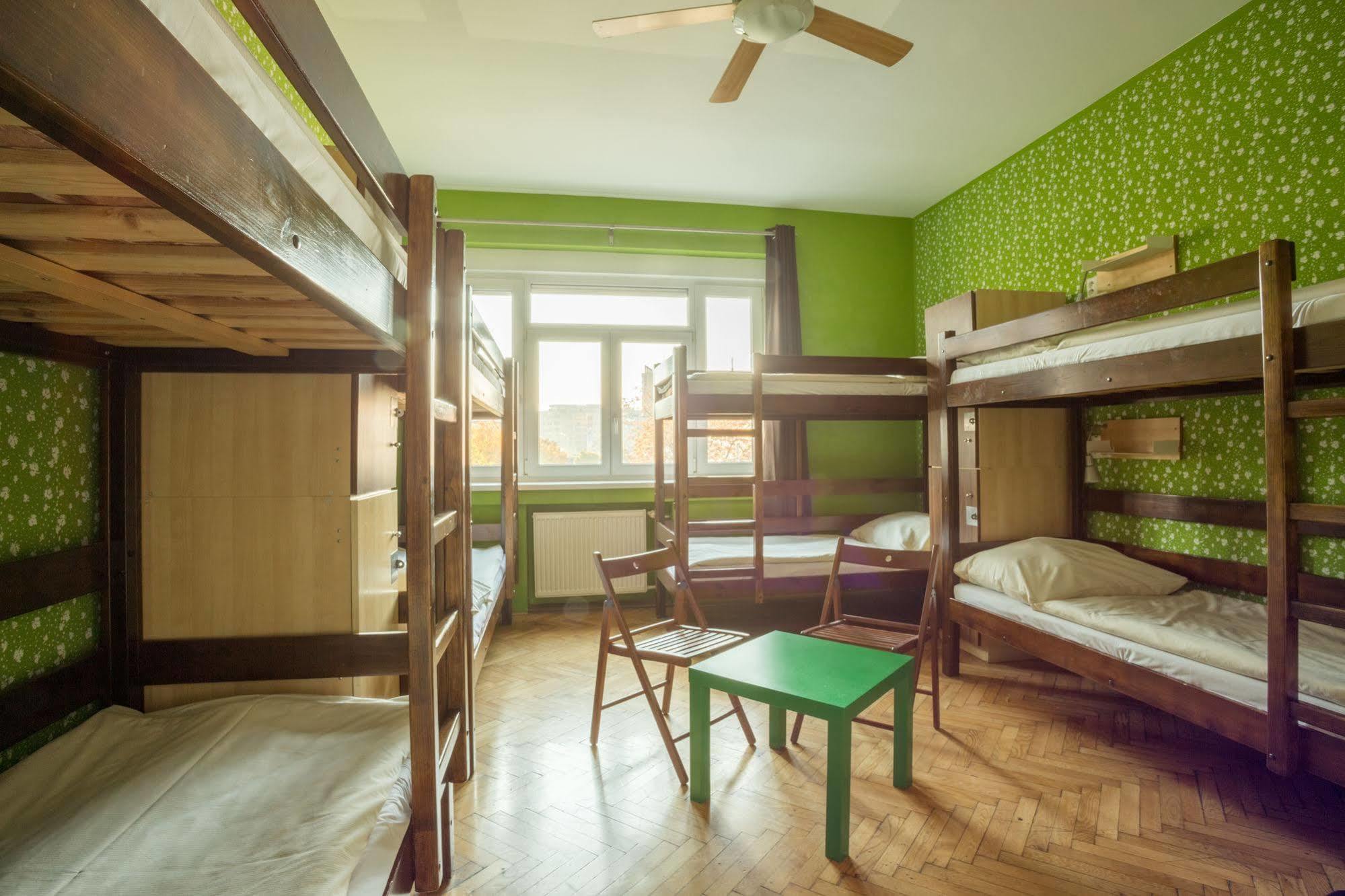 Hostel Blues Братислава Экстерьер фото