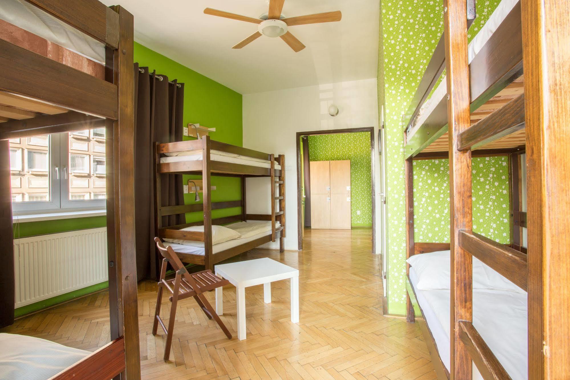 Hostel Blues Братислава Экстерьер фото