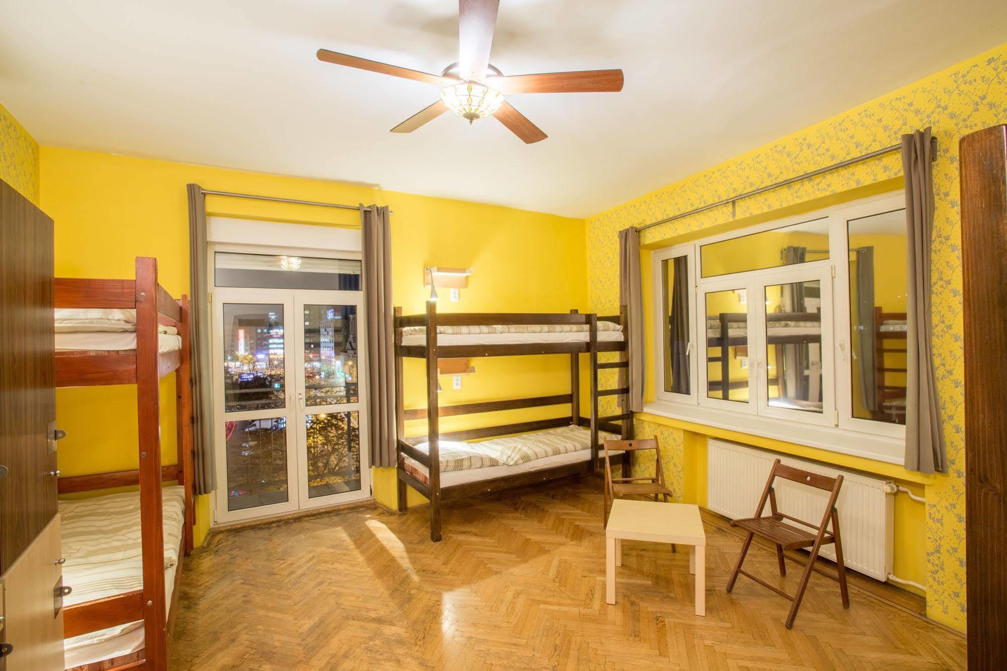 Hostel Blues Братислава Экстерьер фото