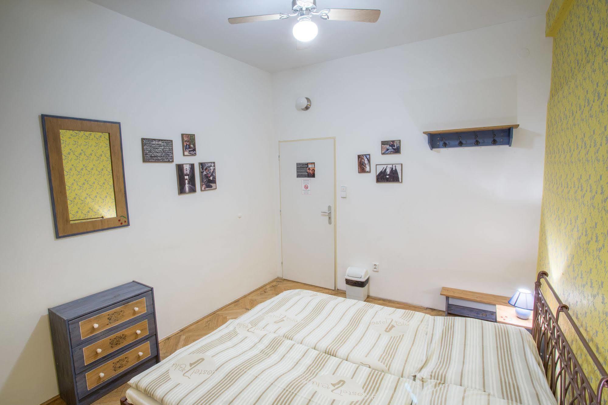Hostel Blues Братислава Экстерьер фото